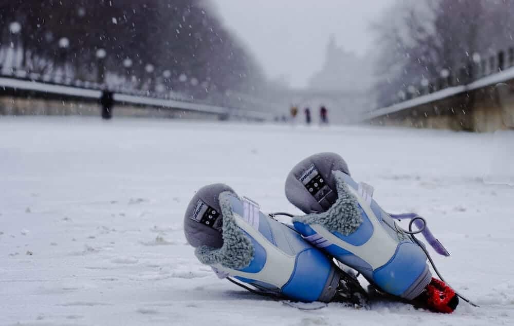 Skates on canal